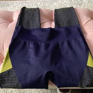 XS Demi Lovato leggings